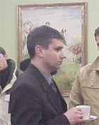 Prezes Legii Leszek Miklas, w tle obraz Piłsudskiego - fot. Woytek