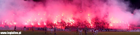 Napis LEGIA ułożony z rac - fot. Woytek