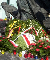 Wieniec Legii w hołdzie Powstańcom Warszawy - fot. Woytek