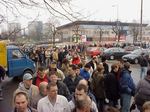 Tak w tej chwili wyglądają kolejki przed kasami na Łazienkowskiej - fot. turi