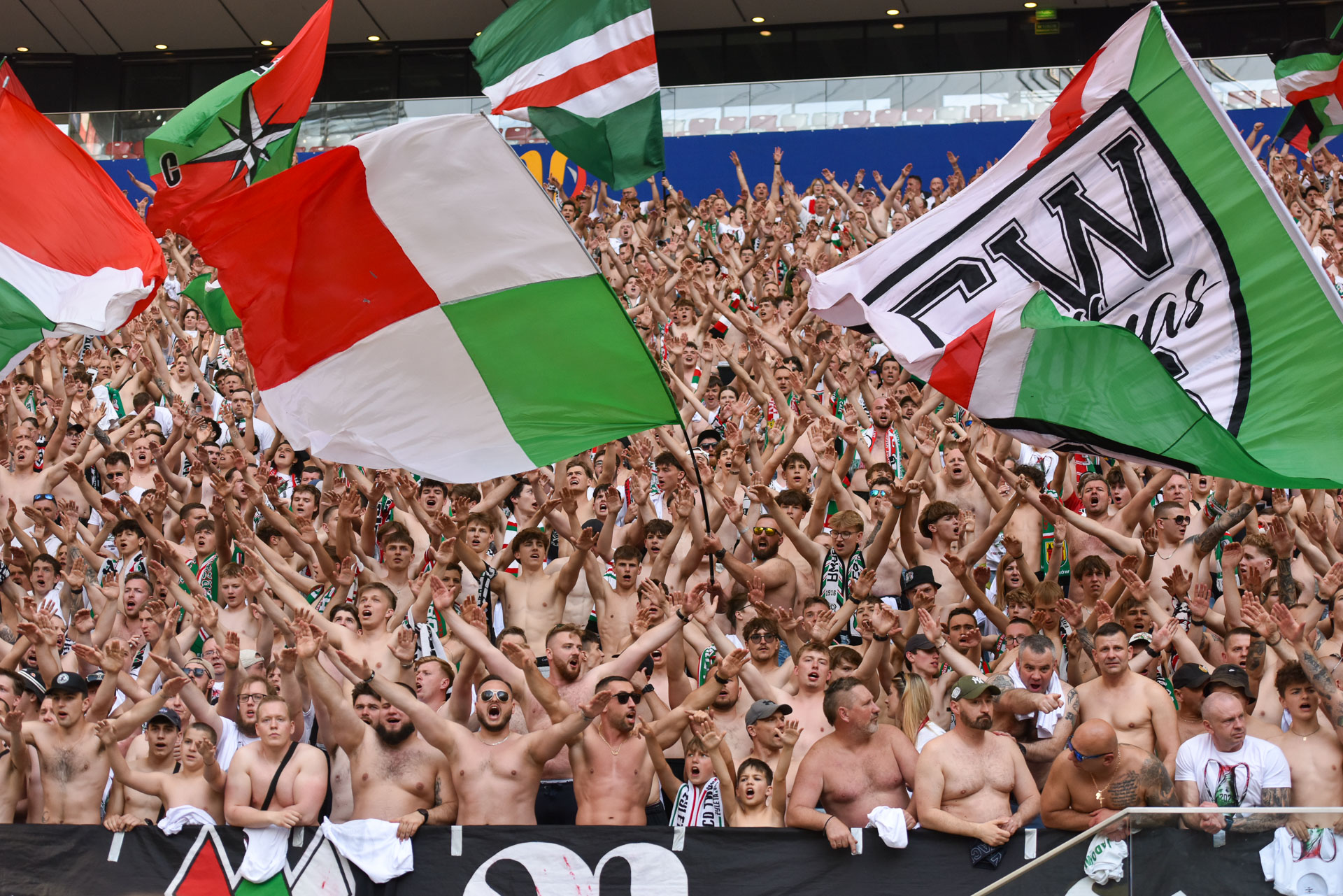 Pogoń Szczecin - Legia Warszawa kibice doping flagi legioniści