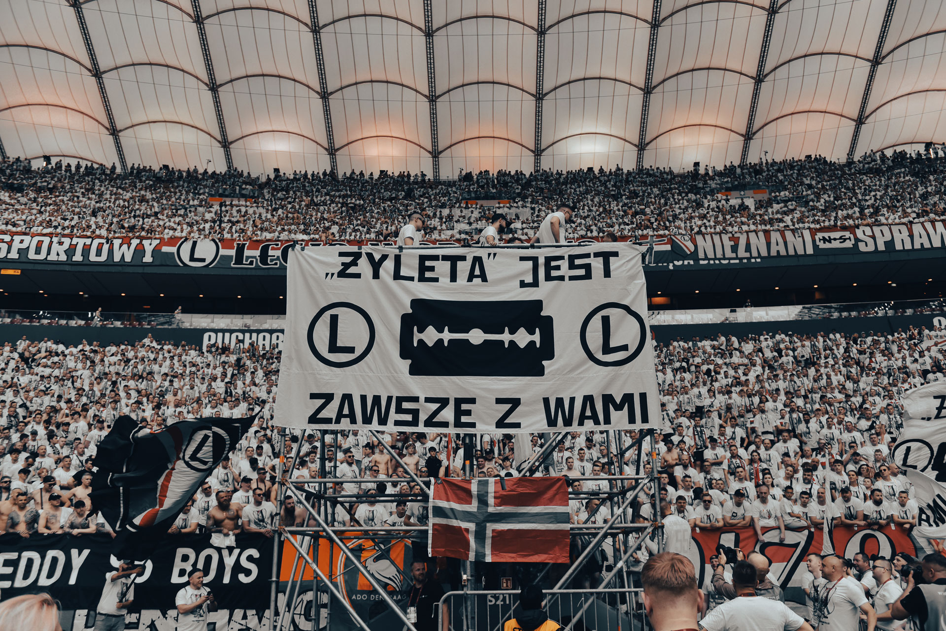 Pogoń Szczecin - Legia Warszawa Żyleta flaga Stadion Narodowy kibice