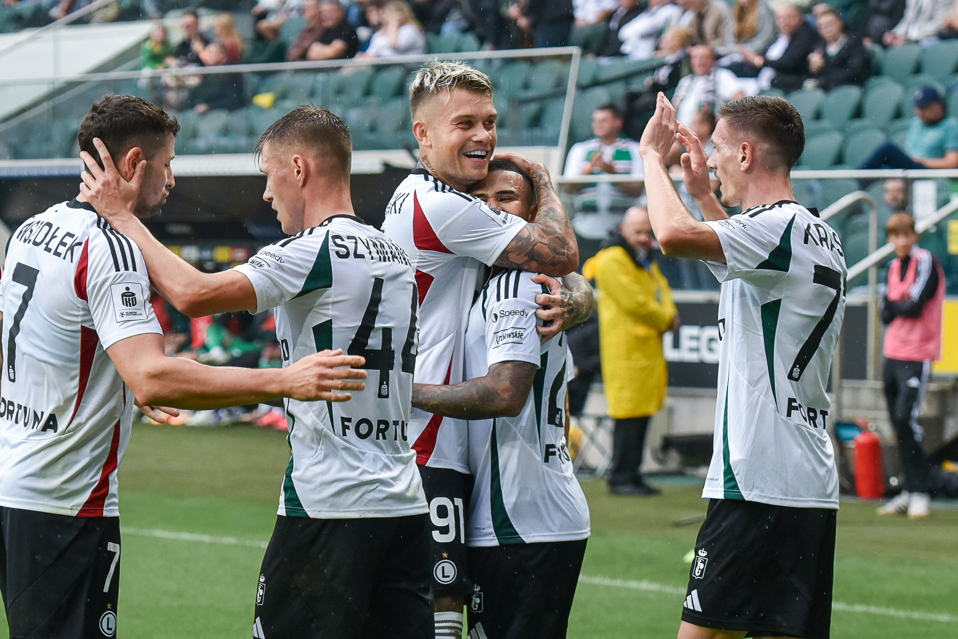 Legia Warszawa - Radomiak Radom Juergen Elitim gol radość Kamil Piątkwoski