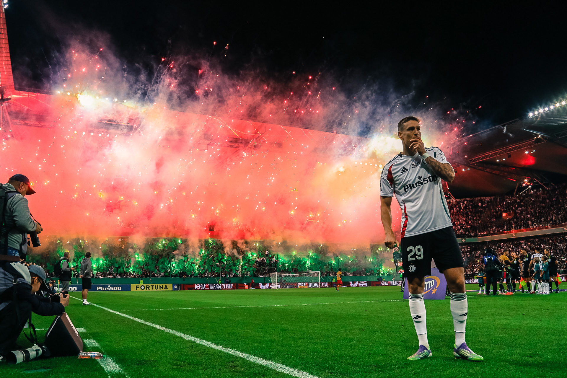 Legia Warszawa - Jagiellonia Białystok oprawa ultras race Mileta Rajović
