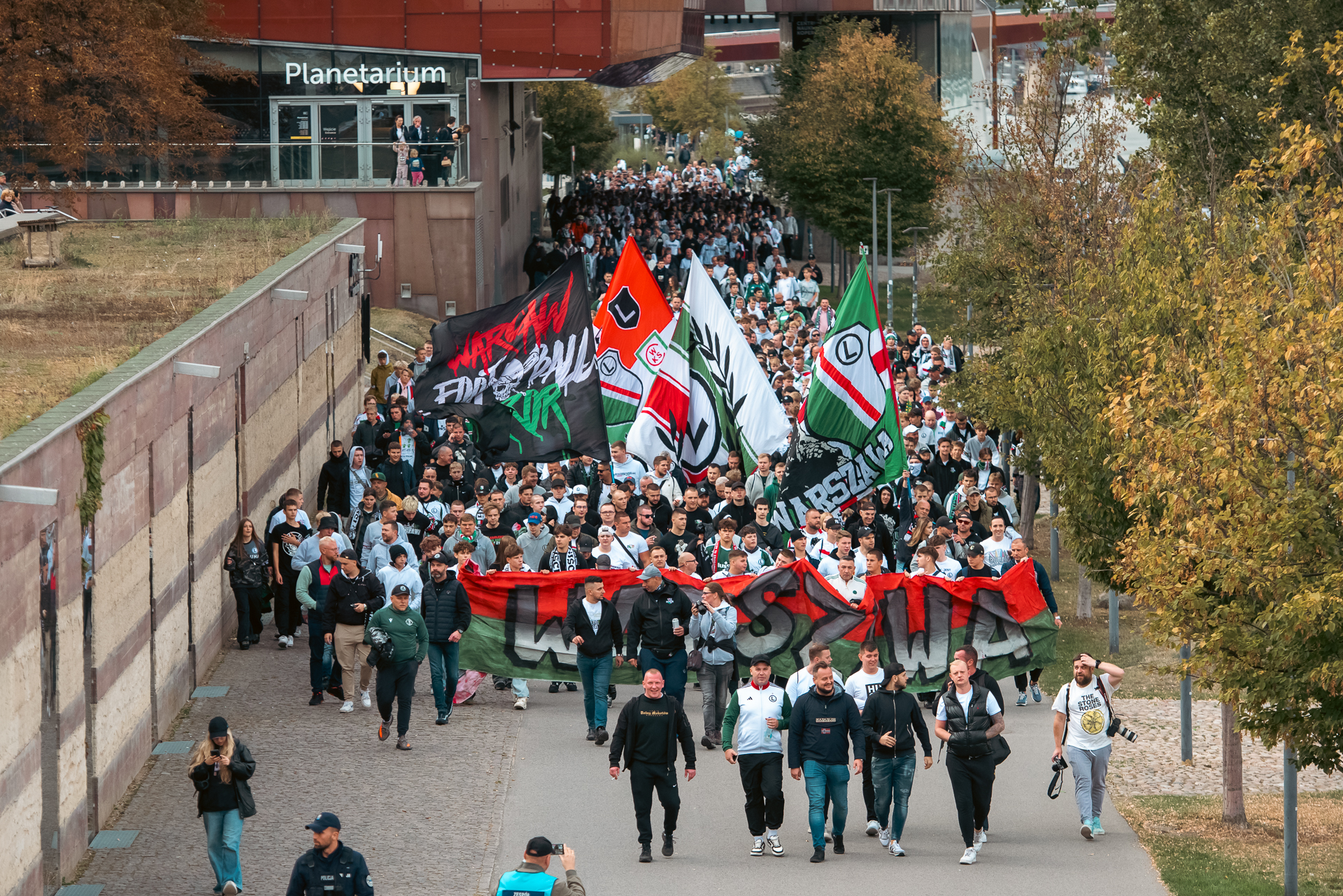 Legia Warszawa - Pogoń Szczecin przemarsz kibiców