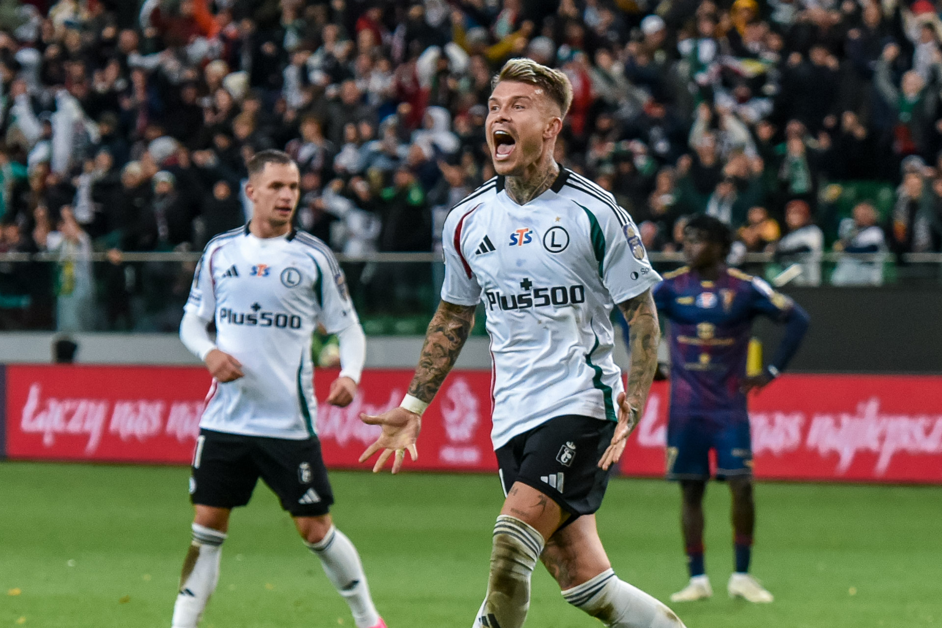 Legia Warszawa - Pogoń Szczecin Kamil Piątkowski gol radość