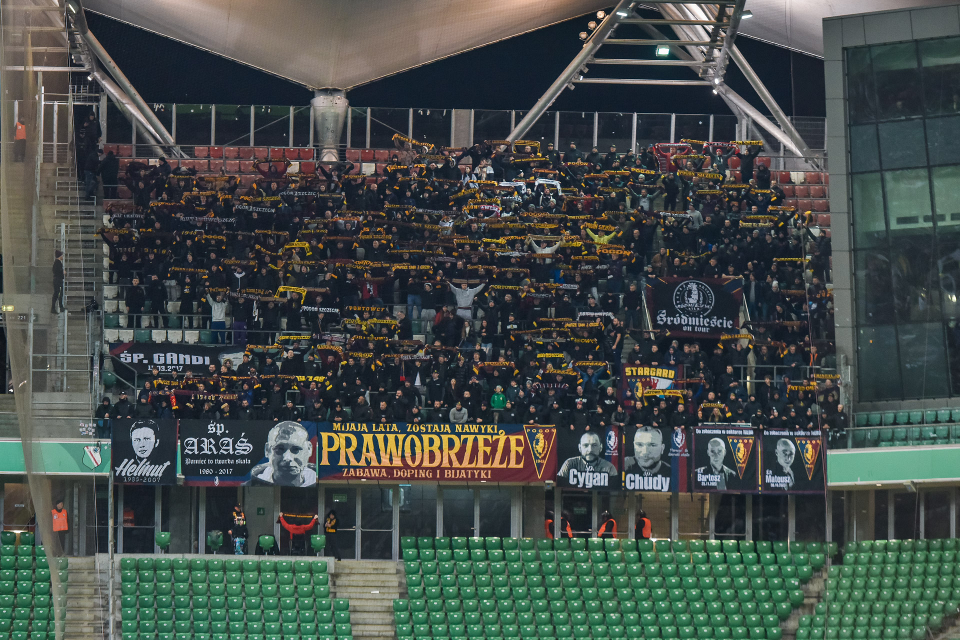 Legia Warszawa - Pogoń Szczecin kibice sektor gości