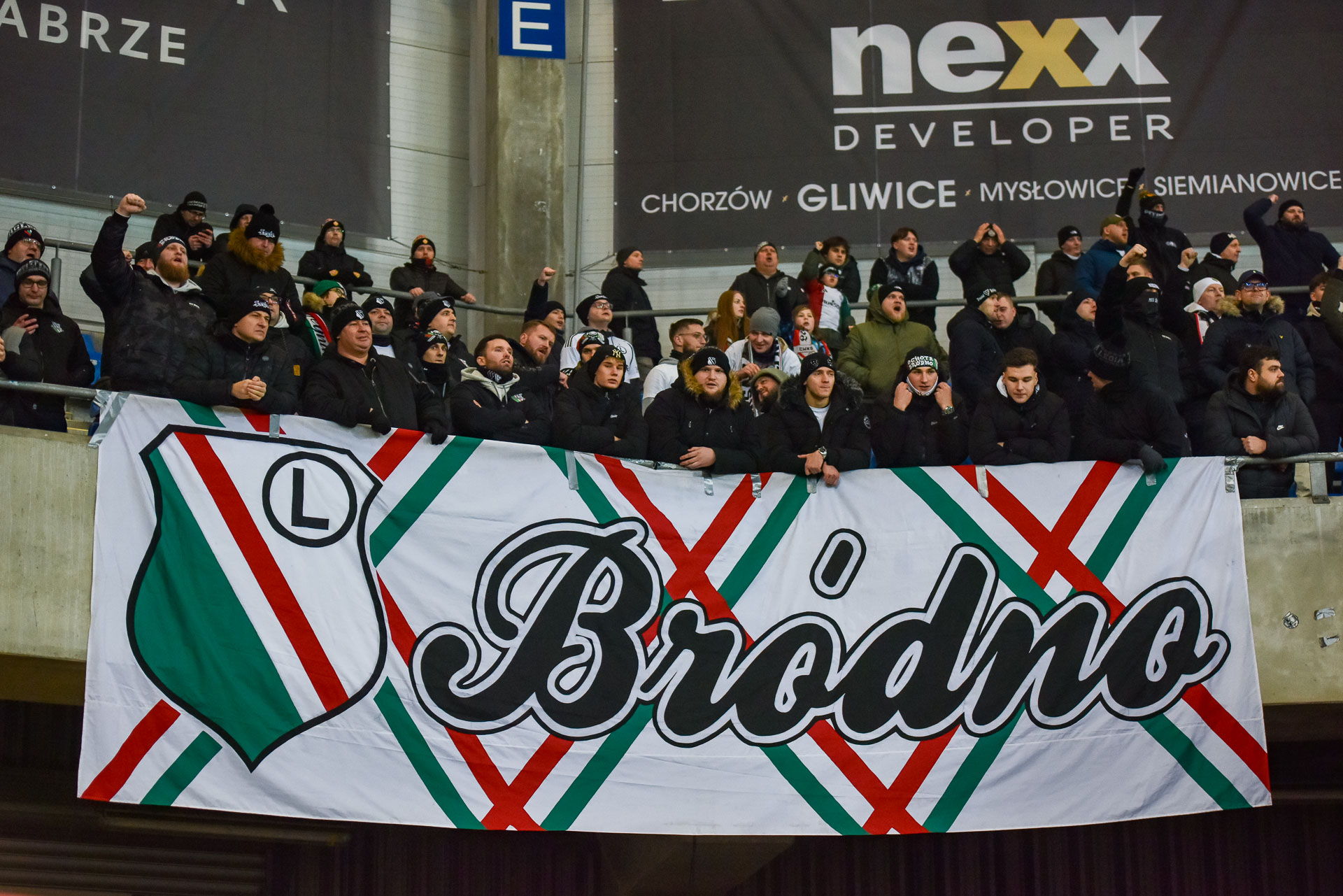 Piast Gliwice - Legia Warszawa flaga Bródno