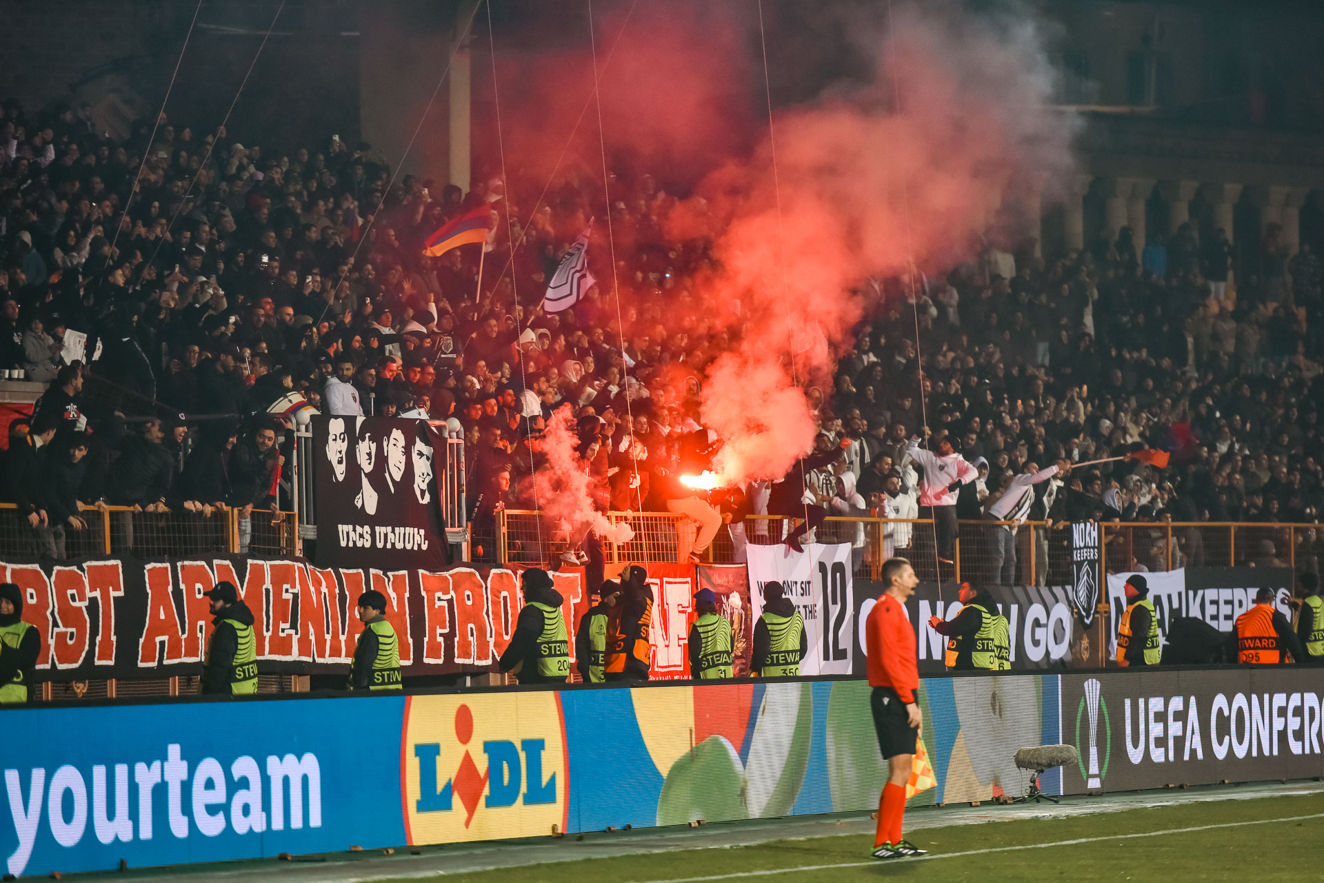 FC Noah Erewań - Legia Warszawa kibice race
