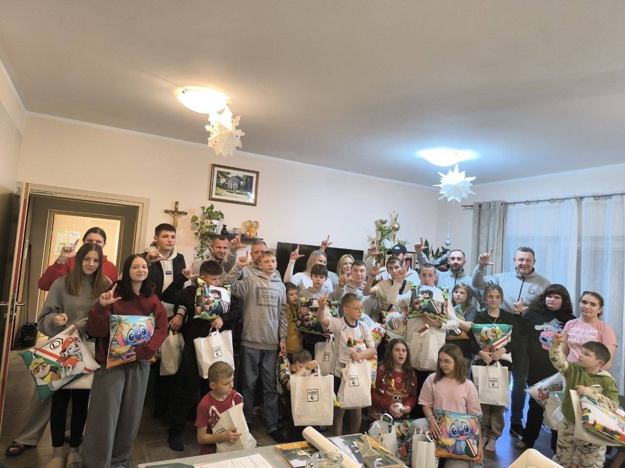 Dobrzy Ludzie,paczki świąteczne