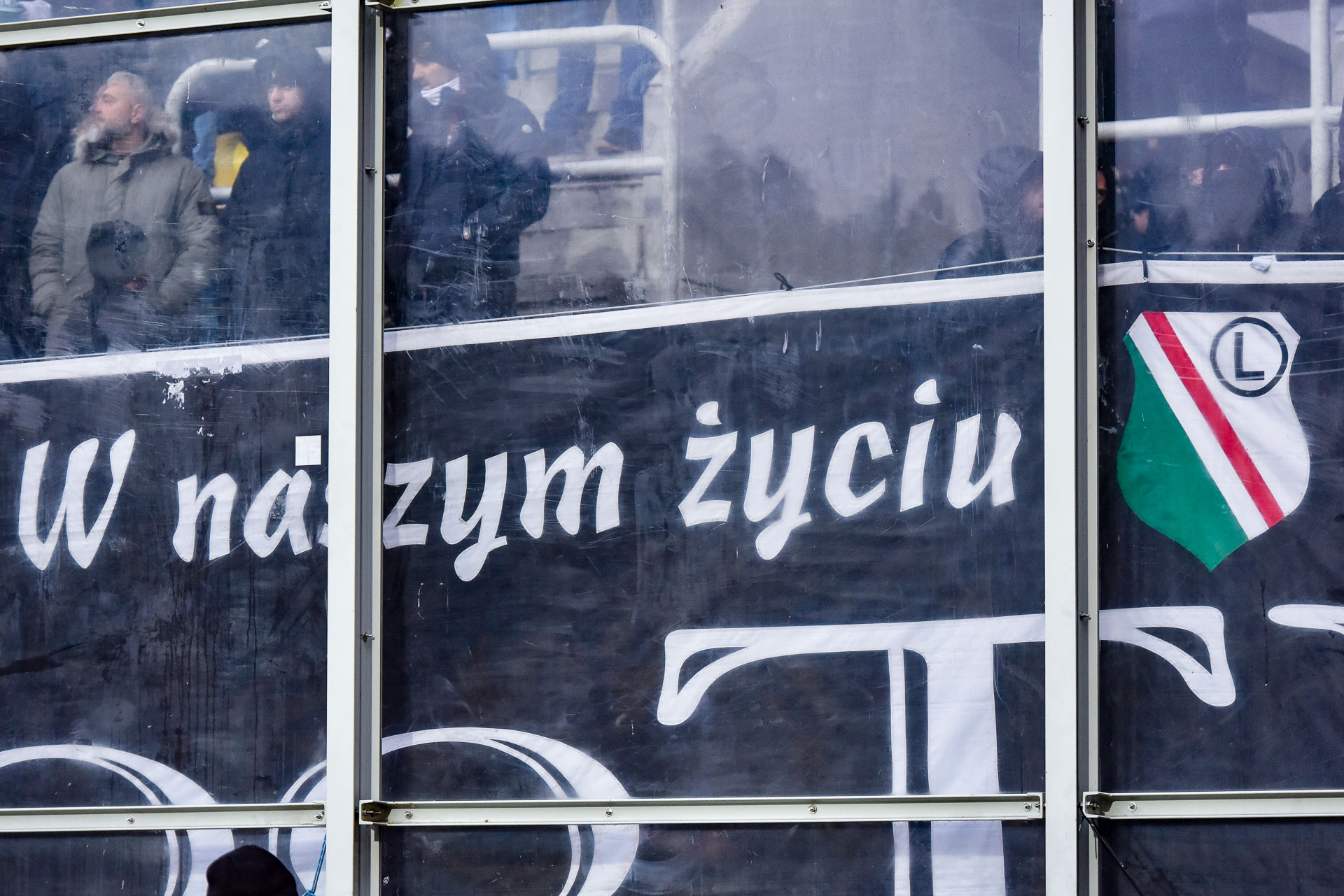 Arka Gdynia - Legia Warszawa flaga w naszym życiu kibice sektor gości